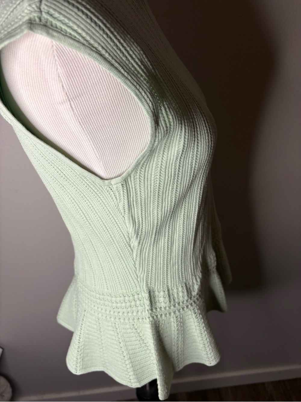 WHBM Knit Cottage Sleeveless Mint Colored Ruffled Hen Top Size Medium - Picture 2 of 3